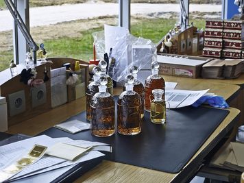 3162389_6_0305_dans-les-cuves-ci-dessus-sont-conservees-les_4e4440da49b811c58c82af240ae1a91a